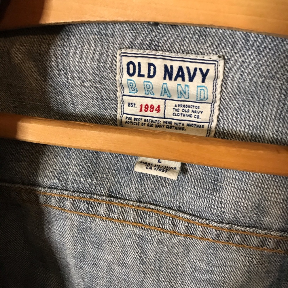 Light wash denim jacket - Picture 2 of 4